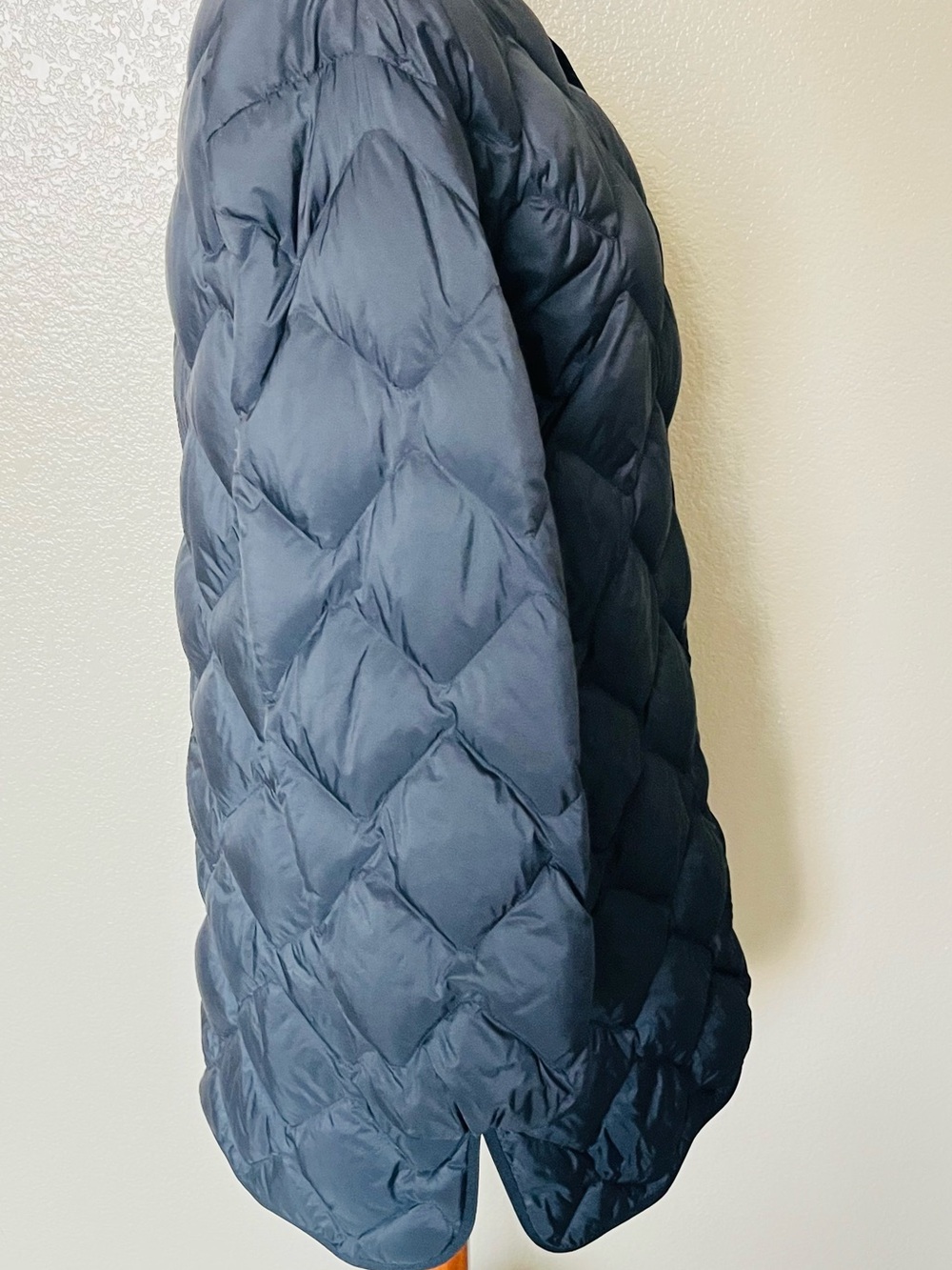 Uniqlo ultra Light down jacket Medium - Picture 3 of 9